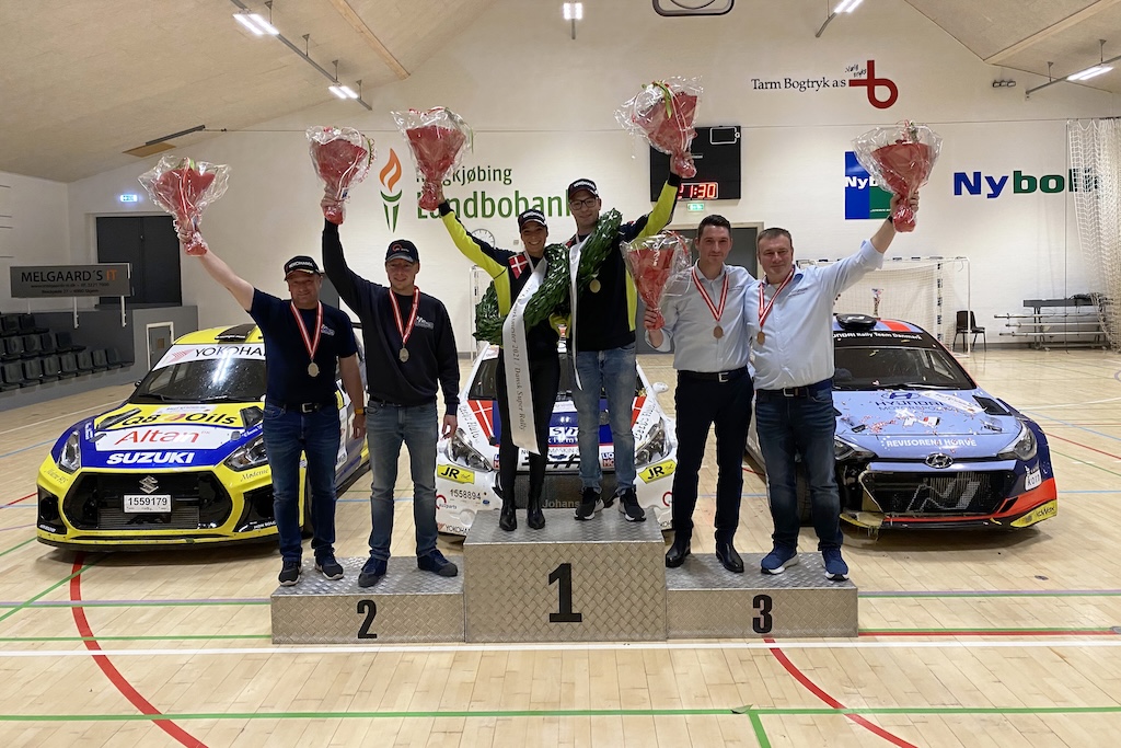 Karriereglimt – Line og Jacob – 2021: I Suzuki Motorsport Danmarks sidste sæson endte Jacob Madsen og Line Nedergaard med at slå alt og alle vinde Dansk Super Rally samlet.
(Foto: Mette Felthaus / Suzuki Motorsport Danmark)